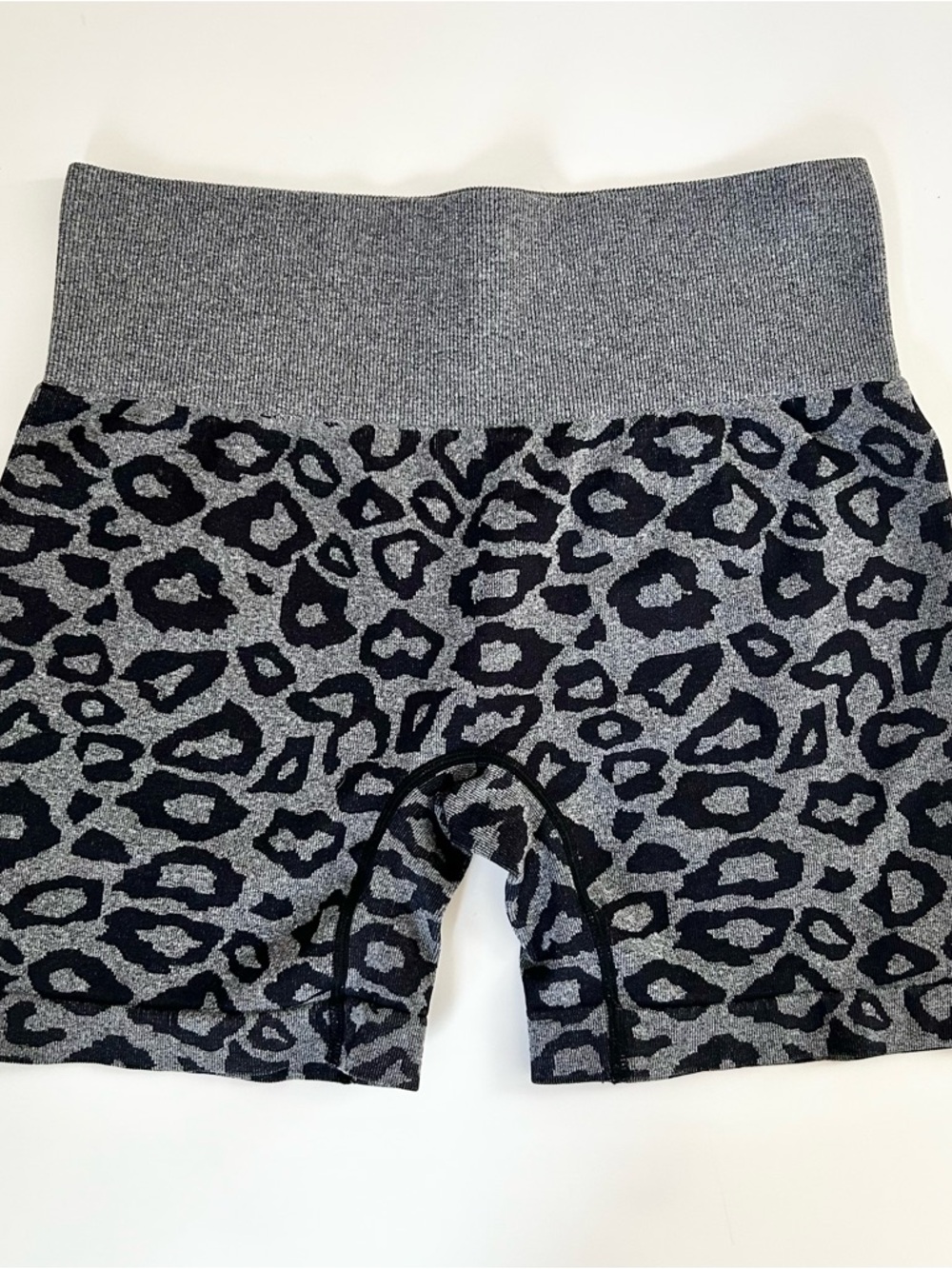 Women's Gray Seamless Leopard Print Bike Shorts